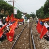 Các em học sinh tham gia Lễ ra quân hưởng ứng ngày Môi trường Đường sắt