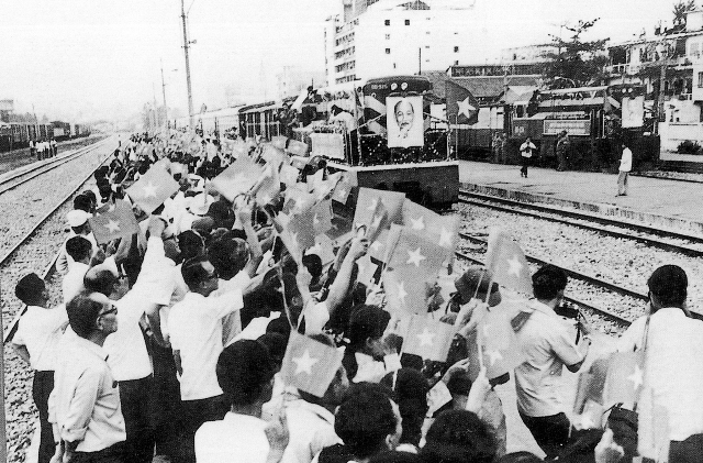 Đoàn tàu khánh thành tuyến Đường sắt Thống nhất đến Ga Sài Gòn ngày 04/1/1977