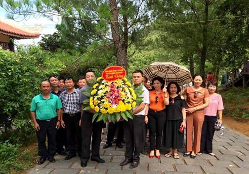 Tham gia cùng Công đoàn Công ty dâng hương viếng mộ Đại tướng Võ Nguyên Giáp