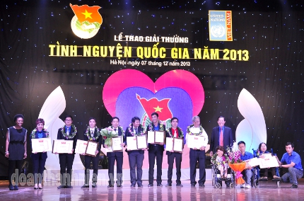 Trao giải thưởng tình nguyện Quốc gia 2013 cho 10 tổ chức, 10 cá nhân tiêu biểu xuất sắc