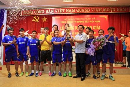 Hội thao 2 môn phối hợp Bóng chuyền - Bóng đá mini năm 2014 của Tổng công ty ĐSVN: Đoàn kết và quyết tâm vì sức khỏe của CBCNV ĐS