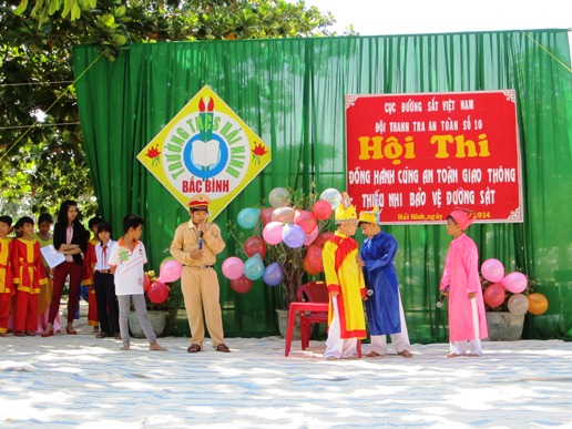 Đoàn TN Công ty TNHH MTV QLĐS Thuận Hải tổ chức tuyên truyền đảm bảo ATGTĐS