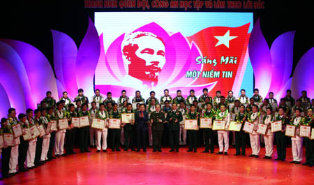 Tuyên dương 70 thanh niên Quân đội, Công an có thành tích xuất sắc trong học tập và làm theo tấm gương đạo đức Hồ Chí Minh